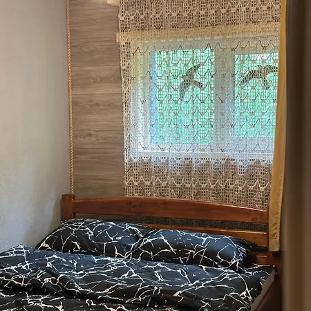 Hlushman House * Yasinya